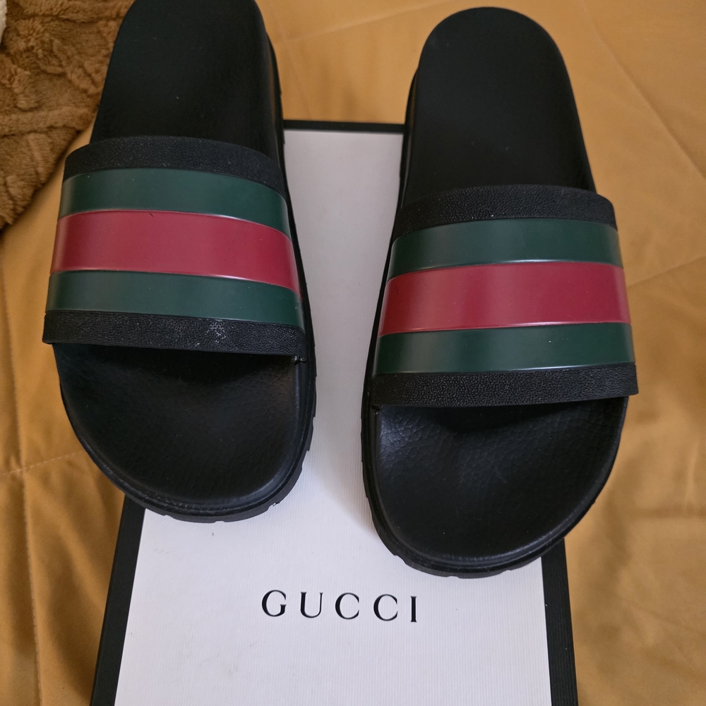 Gucci Men's Black and Green Slides